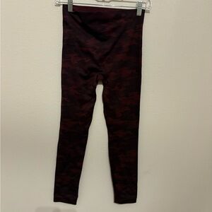 Spanx Camo Print  Leggings burgundy black s/m